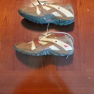 Mustang Men shoes are size 9 U.S.